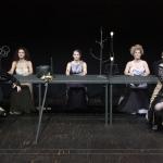 Die "Pausenüberbrückungsstaffage" ist im Einsatz - die Gästinnen warten